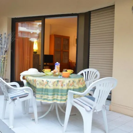 Frejus, 2 Pieces, 4 Personnes - Fr-1-226a-56 *
