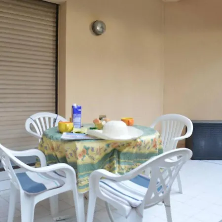 Frejus, 2 Pieces, 4 Personnes - Fr-1-226a-56 Fréjus